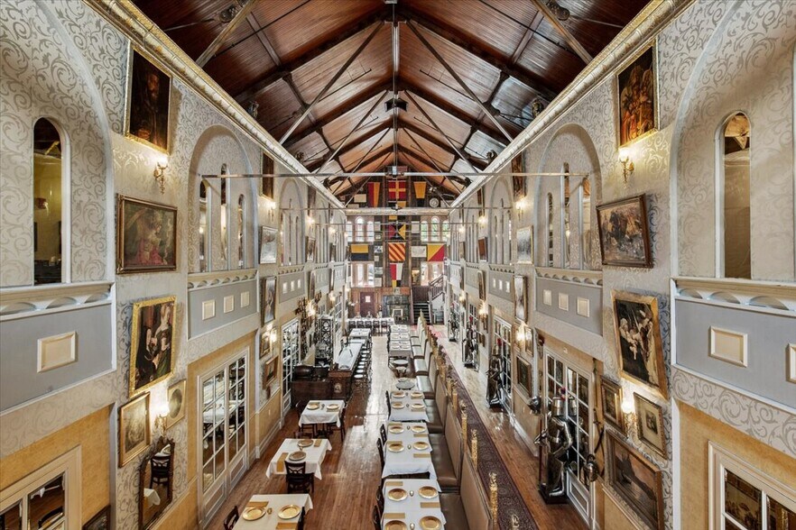 More Photos Of 49 Florida Ave, Amsterdam Hospitality For Sale