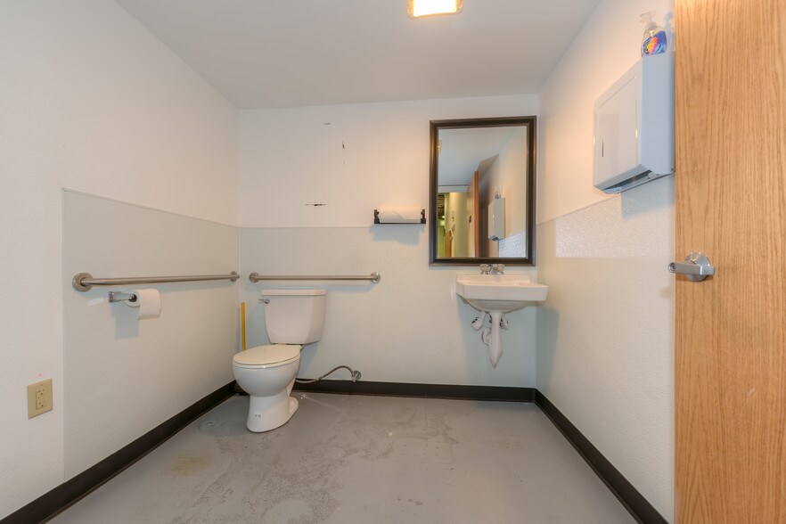 More Photos Of 530 Compton St, Broomfield Flex For Lease