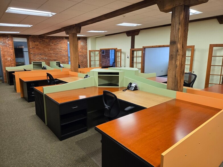 More Photos Of 2020 E Washington Blvd, Fort Wayne Loft Creative Space For Lease