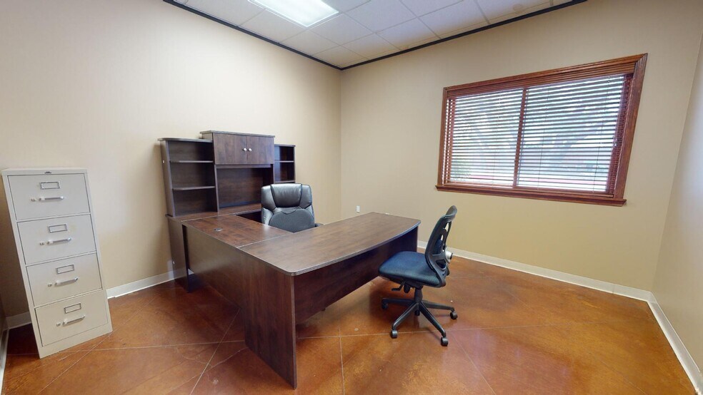 More Photos Of 2010 Windy Ter, Austin Warehouse For Sale