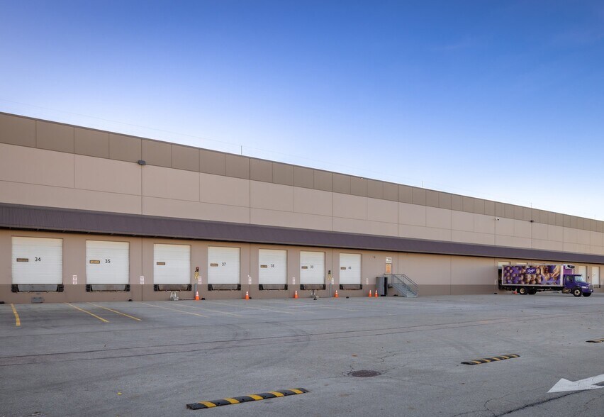 More Photos Of 16111 Blundell Rd, Richmond Distribution For Lease