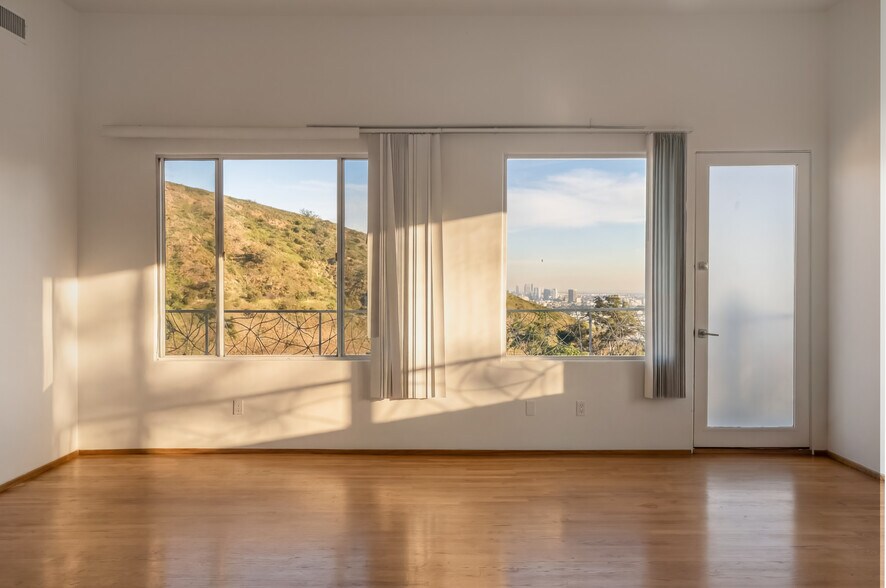 More Photos Of 2000 Wattles Dr, Los Angeles Flex For Sale