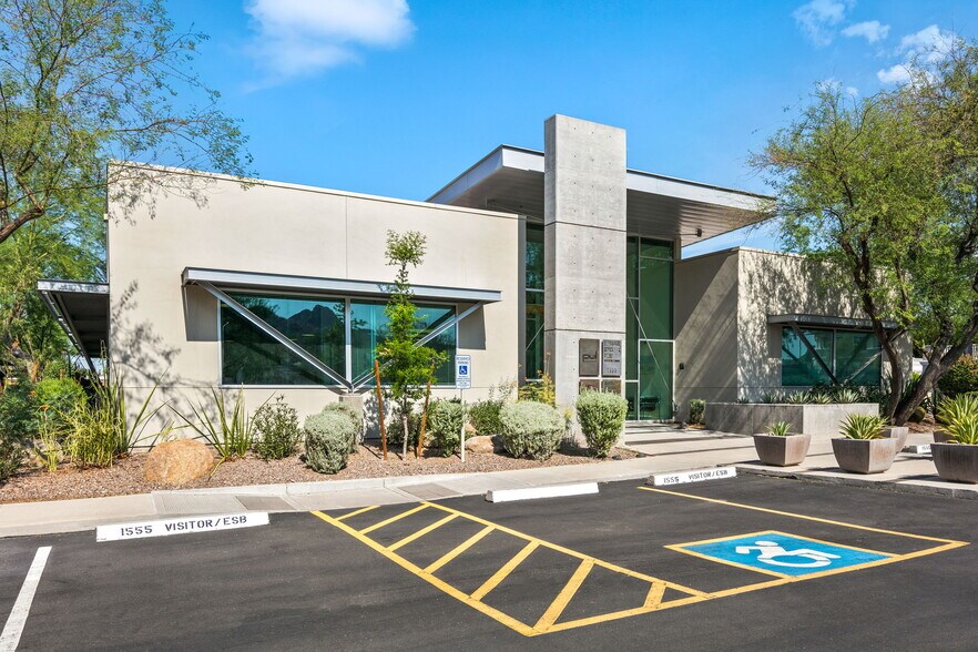 More Photos Of 1555 E Orangewood Ave, Phoenix Loft Creative Space For Lease