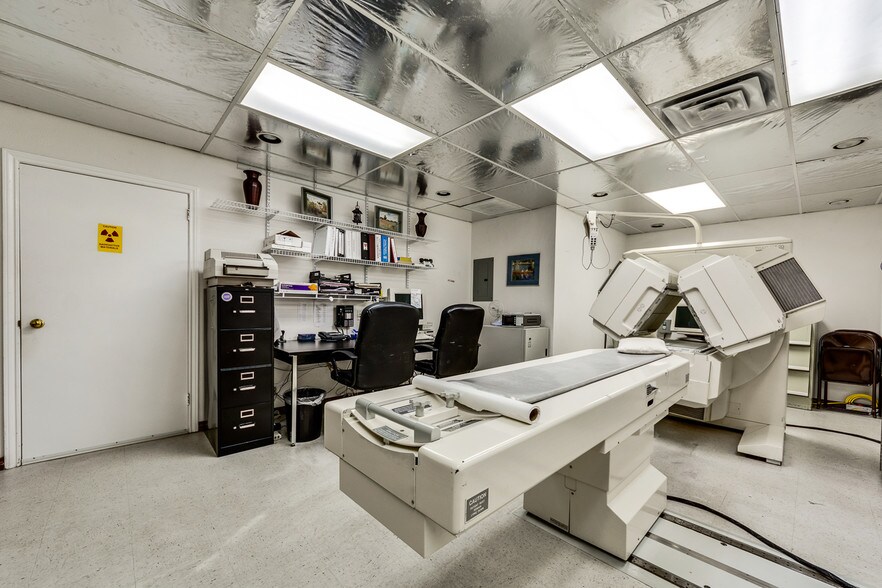 More Photos Of 8345 Walnut Hill Ln, Dallas Medical For Sale