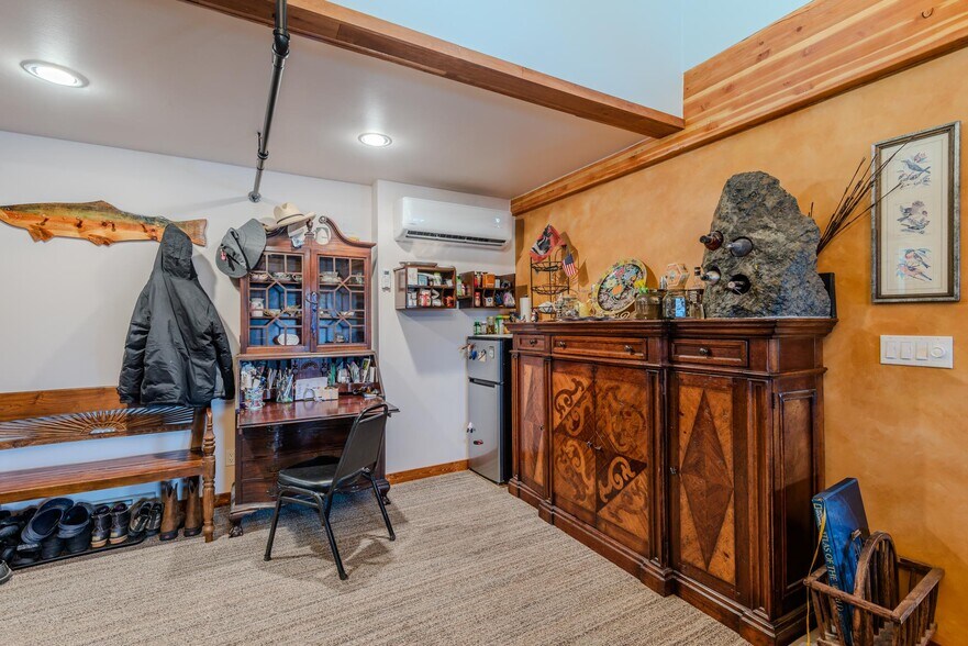 More Photos Of 117 Pine St, Pinedale Restaurant For Sale