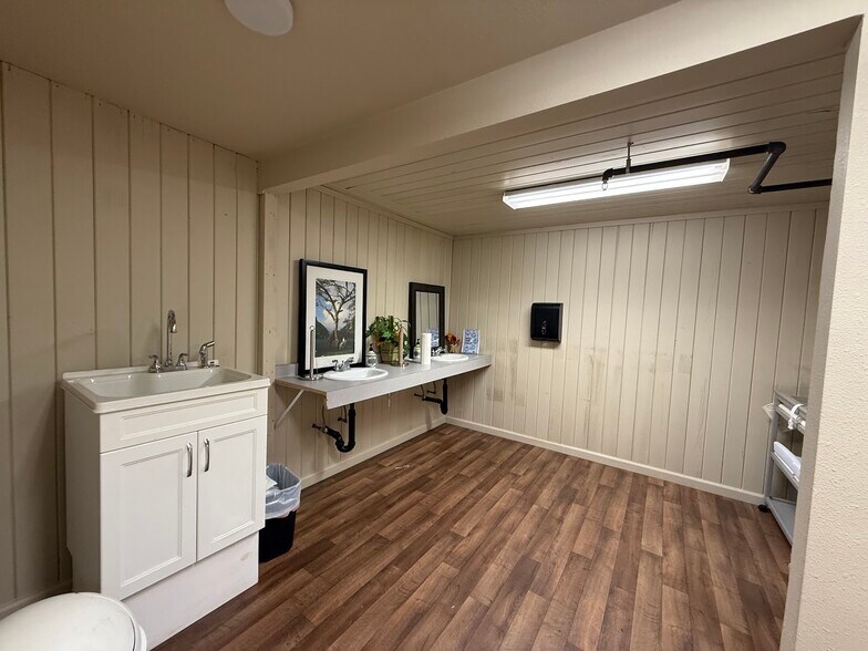 More Photos Of 137 N L St, Dinuba Storefront Retail Residential For Sale