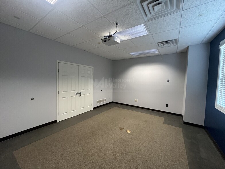 More Photos Of 13680 Cleveland Ave NW, Uniontown Office For Lease