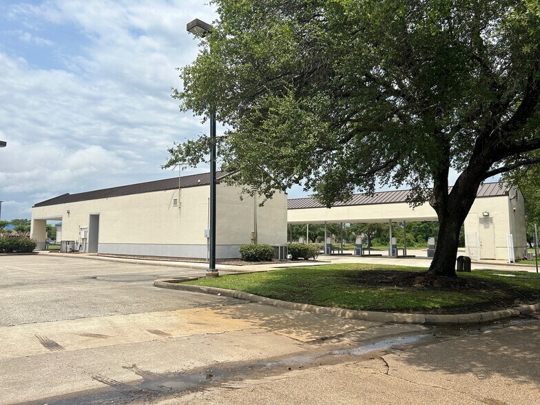 More Photos Of 723 Rollingbrook Dr, Baytown Office For Sale