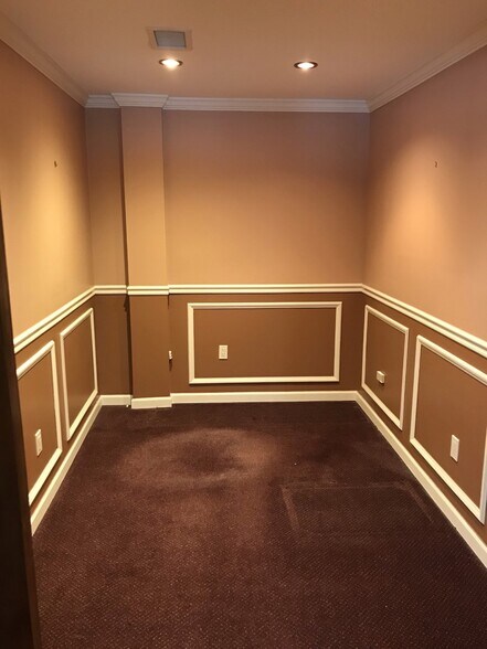 More Photos Of 225 Gordons Corner Rd, Manalapan Township Medical For Lease