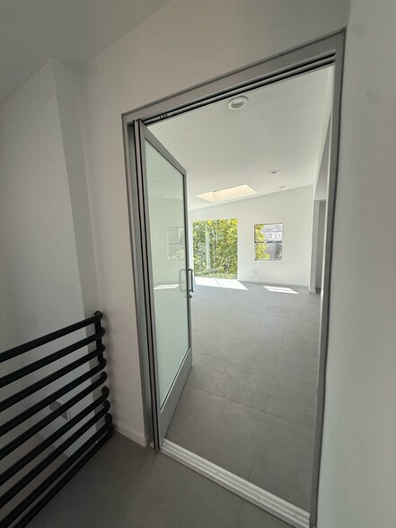 More Photos Of 304 N Harper Ave, Los Angeles Storefront Retail Office For Lease