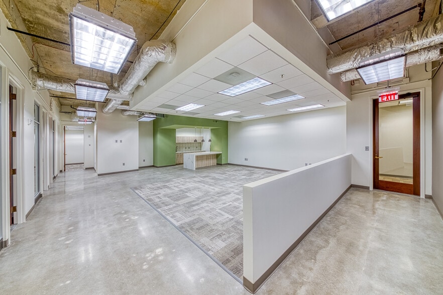 More Photos Of 200 Ashford Ctr N, Atlanta Office For Lease