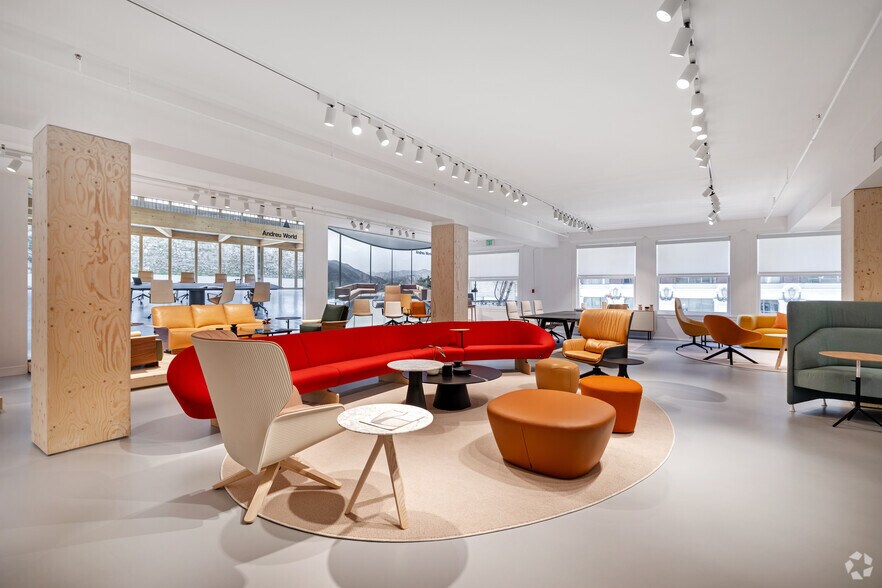 More Photos Of 521-527 W 7th St, Los Angeles Coworking Space