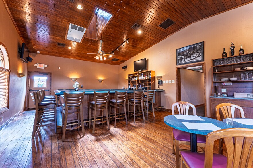 More Photos Of 400 S Center Ave, New Stanton Restaurant For Sale