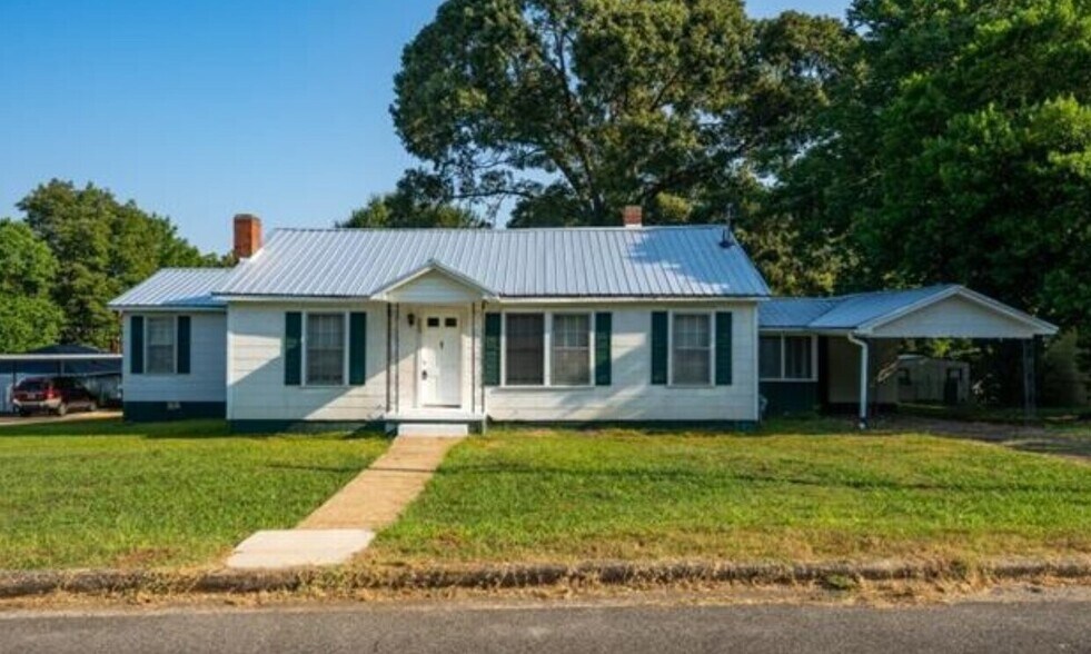 More Photos Of 5027 Lapine Dr, Adamsville Specialty For Sale