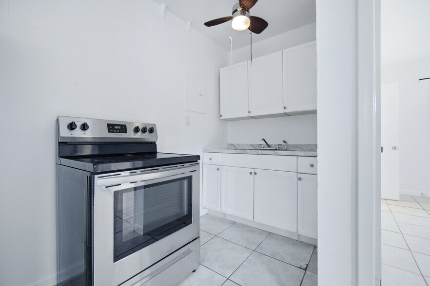 More Photos Of 823-825 NW 9th St, Hallandale Beach Apartments For Sale