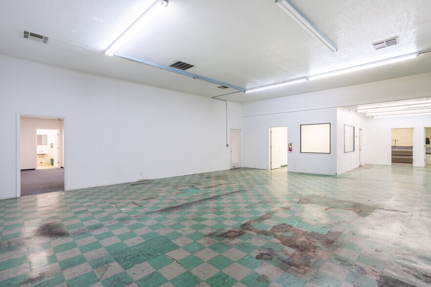 More Photos Of 1455 South St, Redding Flex For Sale