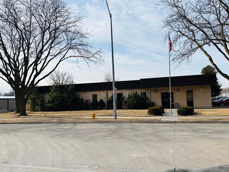 More Photos Of 2024 NW 92nd Ct, Clive Office For Sale