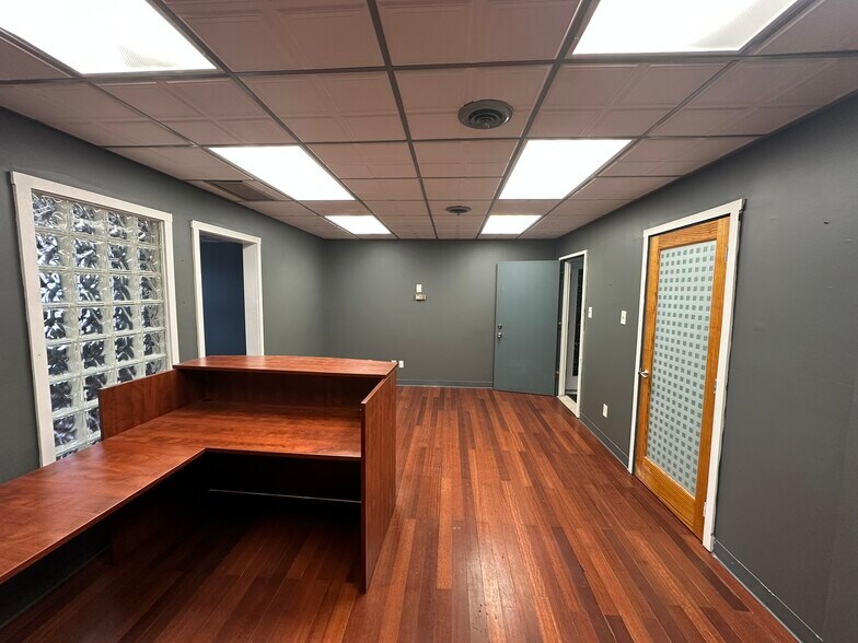 More Photos Of 3948 Monroeville Blvd, Monroeville Office For Lease