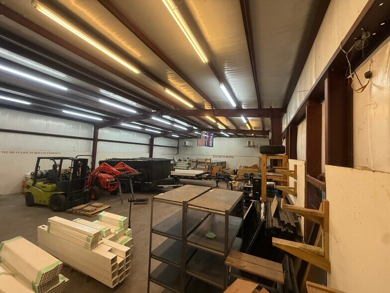 More Photos Of 850500 Us-17, Yulee Warehouse For Lease