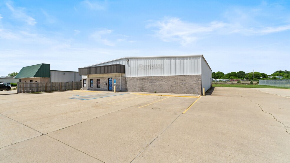 More Photos Of 4911 Shed Rd, Bossier City Light Distribution For Lease