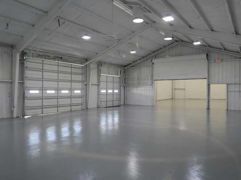More Photos Of 5707 Schumacher Ln, Houston Auto Dealership For Lease