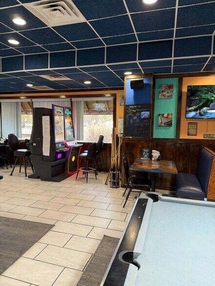 More Photos Of 4329 George Washington Memorial Hwy, Hayes Restaurant For Sale