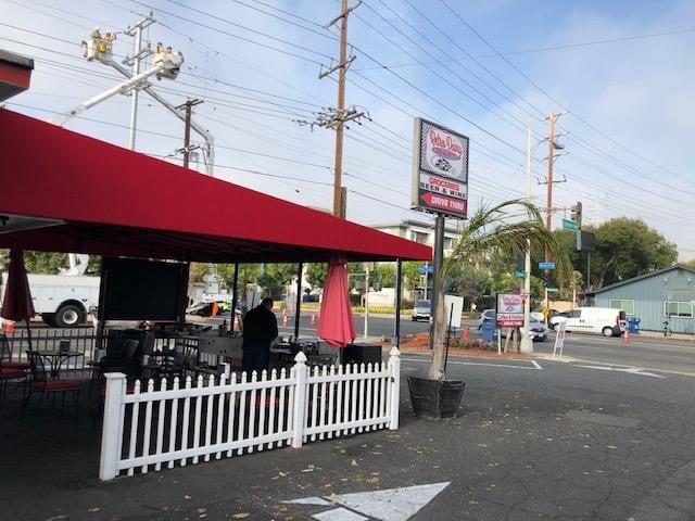 More Photos Of 4420 W Magnolia Blvd, Burbank Convenience Store For Lease