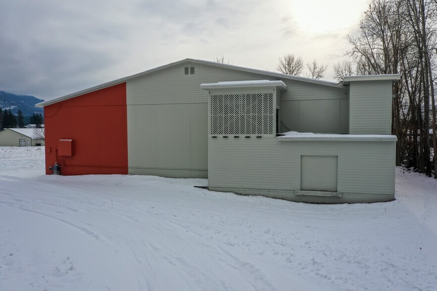 More Photos Of 703 N 7th St, Chewelah Manufacturing For Lease