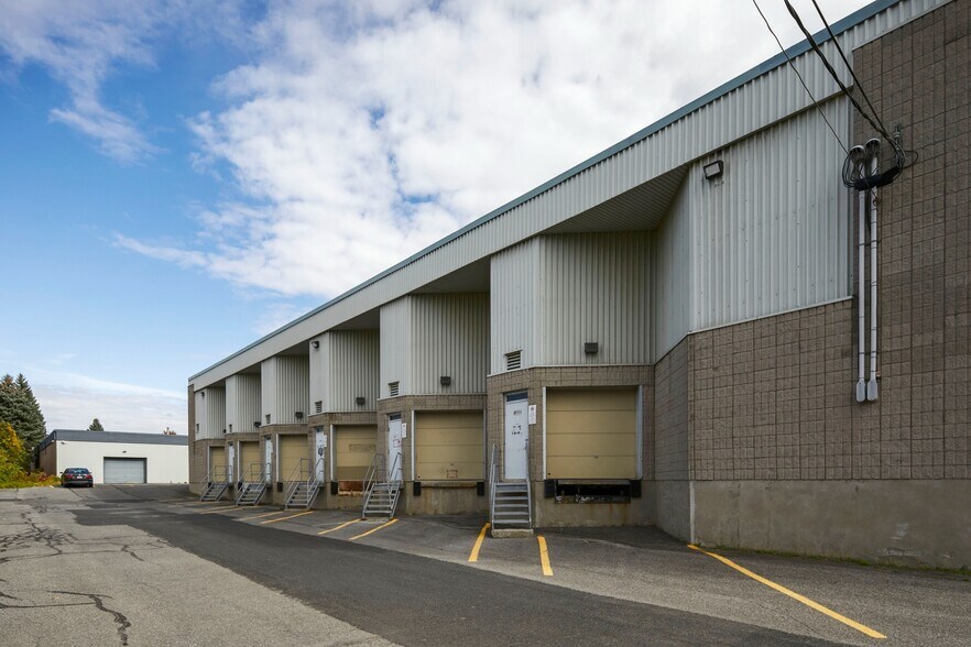 More Photos Of 115 Rue de Vaudreuil, Boucherville Flex For Lease