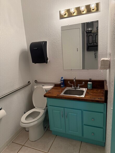 More Photos Of 1500 FM 2673, Canyon Lake Storefront Retail Office For Lease