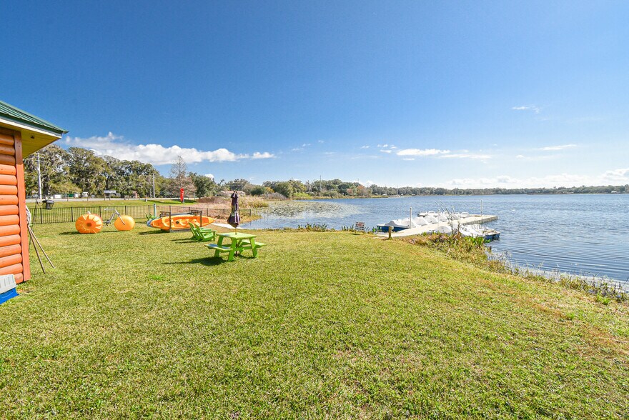 More Photos Of 831 Huntington Rd, Crescent City Freestanding For Sale