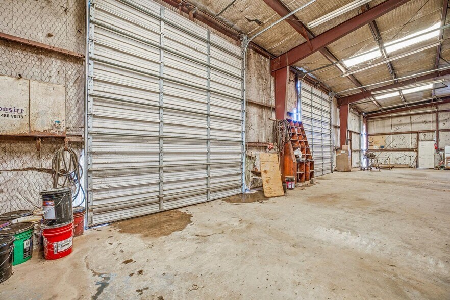 More Photos Of 3429 W Walker St, Breckenridge Warehouse For Sale