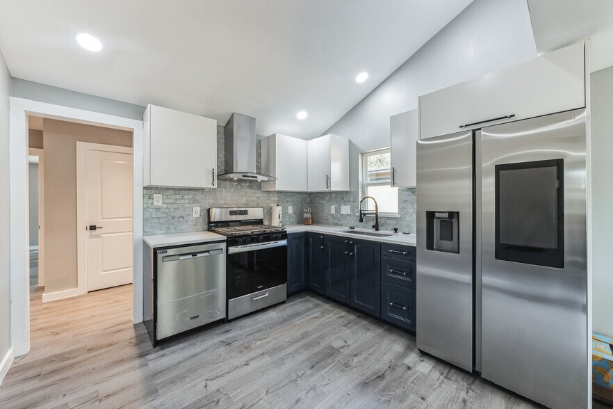 More Photos Of 6111 Atwood St, Austin Multifamily For Sale