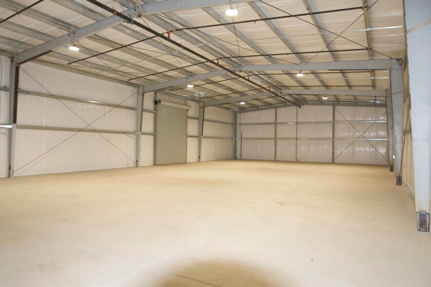 More Photos Of 136,146,156 S Blair Rd, Woodlake Industrial For Lease