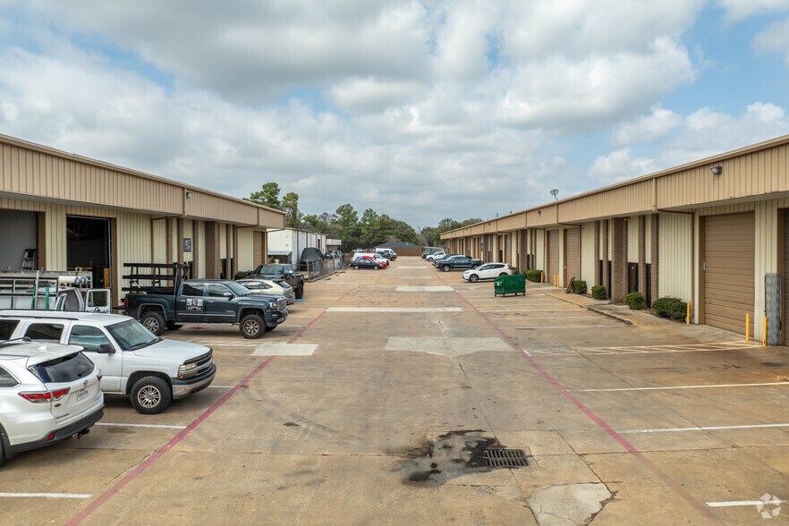 More Photos Of 8807-8815 Emmott Rd, Houston Unknown For Lease