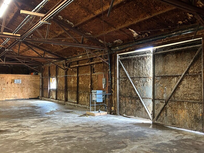 More Photos Of 616 S 9th St, Corsicana Warehouse For Sale