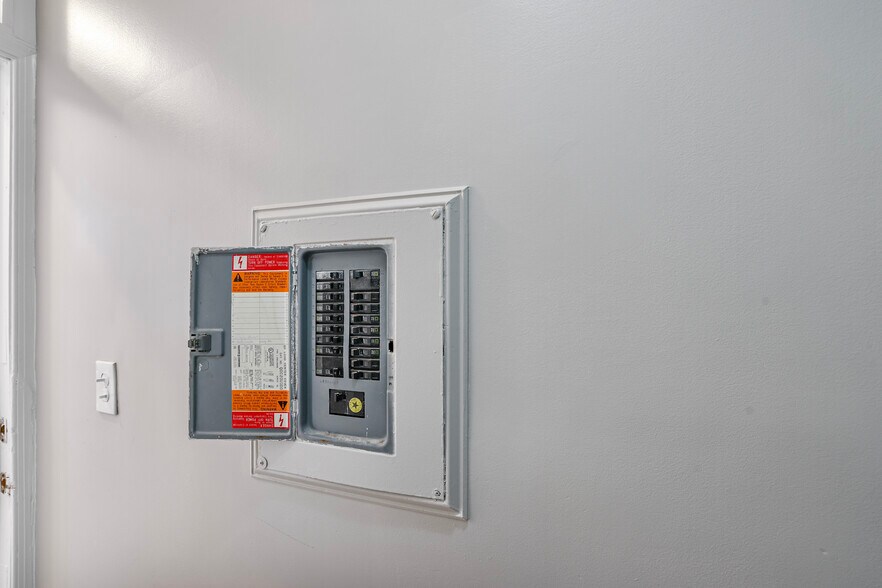 More Photos Of 302 V St NE, Washington Multifamily For Sale