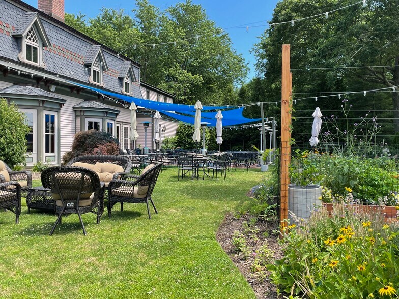More Photos Of 370 Manor Ln, Jamesport Restaurant For Sale
