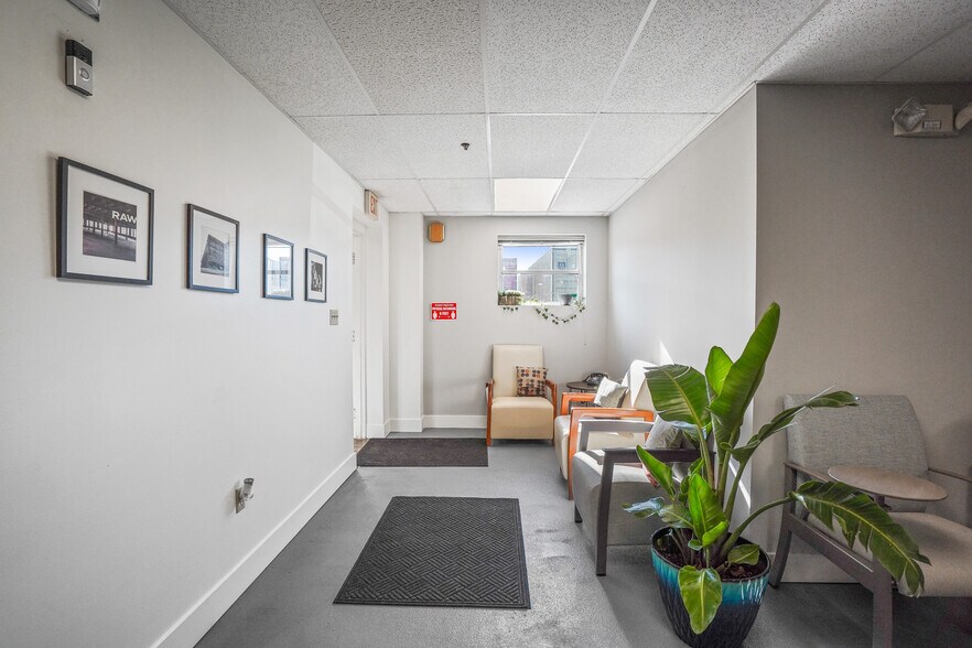 More Photos Of 2025 S High St, Columbus Office For Lease