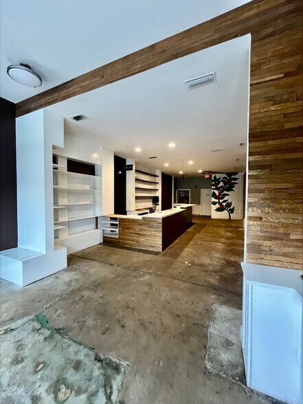 More Photos Of 1700-1712 N Main St, Jacksonville Storefront Retail Residential For Lease