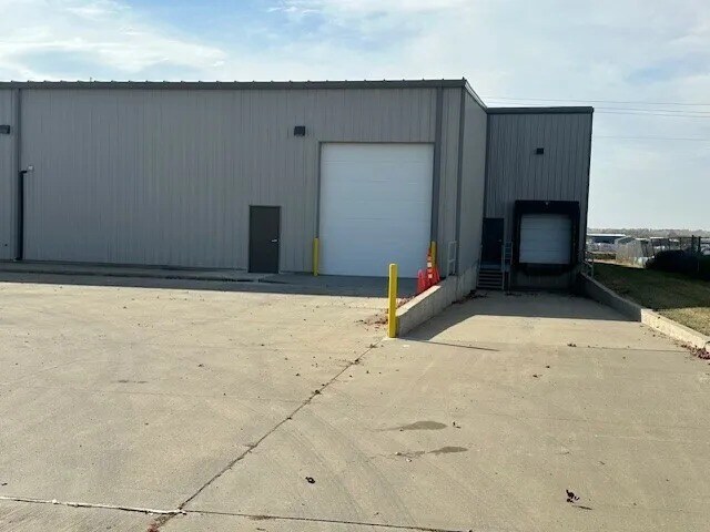 Primary Photo Of 2030 E 52nd St, Sioux Falls Industrial For Sale