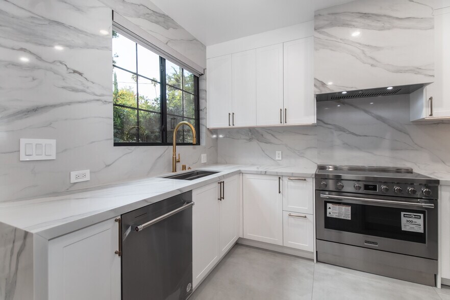 More Photos Of 1718-1726 N Vista St, Los Angeles Apartments For Sale