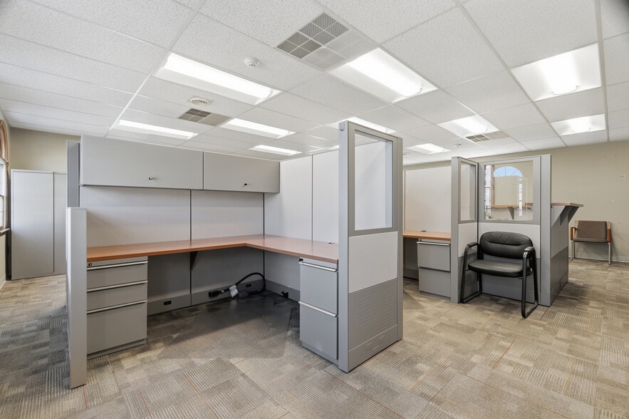 More Photos Of 352 Park Ave, Woonsocket Office For Sale