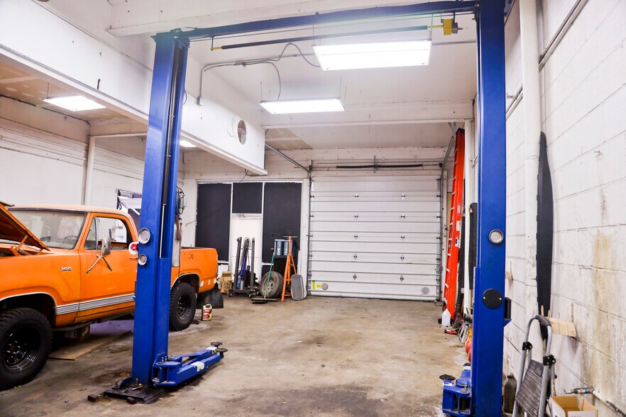 More Photos Of 1116 Garrity Blvd, Nampa Auto Repair For Sale