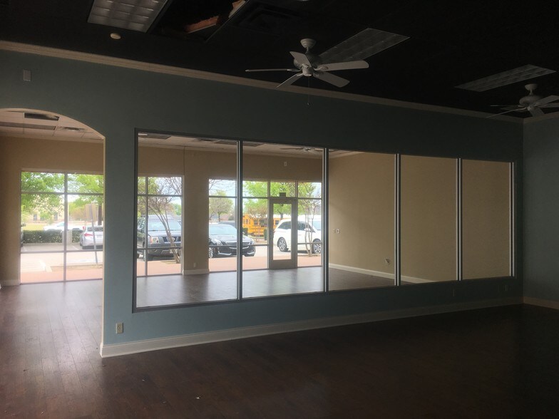 More Photos Of 1205 E Debbie Ln, Mansfield Freestanding For Lease