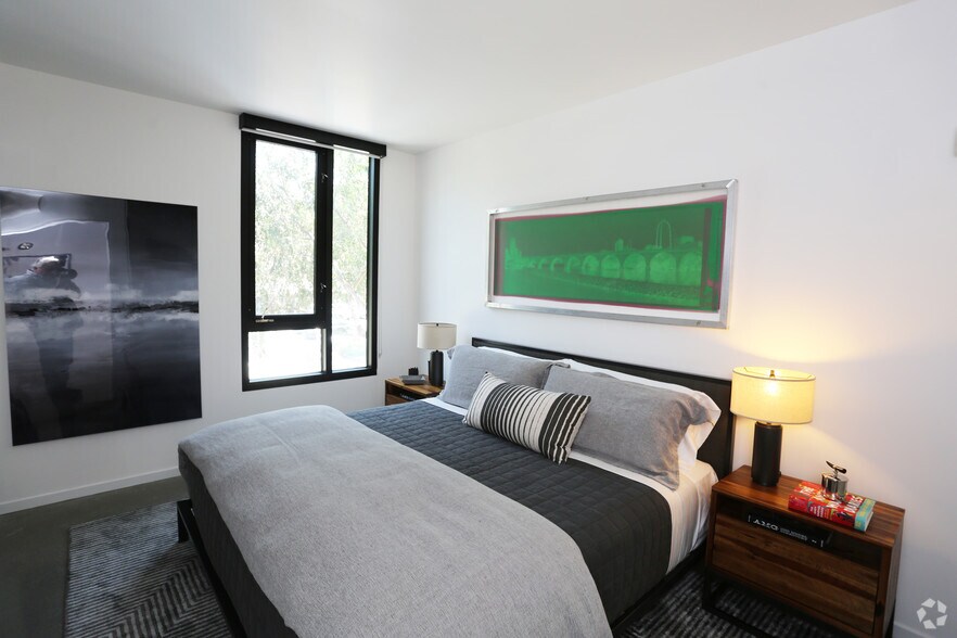 More Photos Of 8350-8358 Santa Monica Blvd, West Hollywood Apartments For Lease