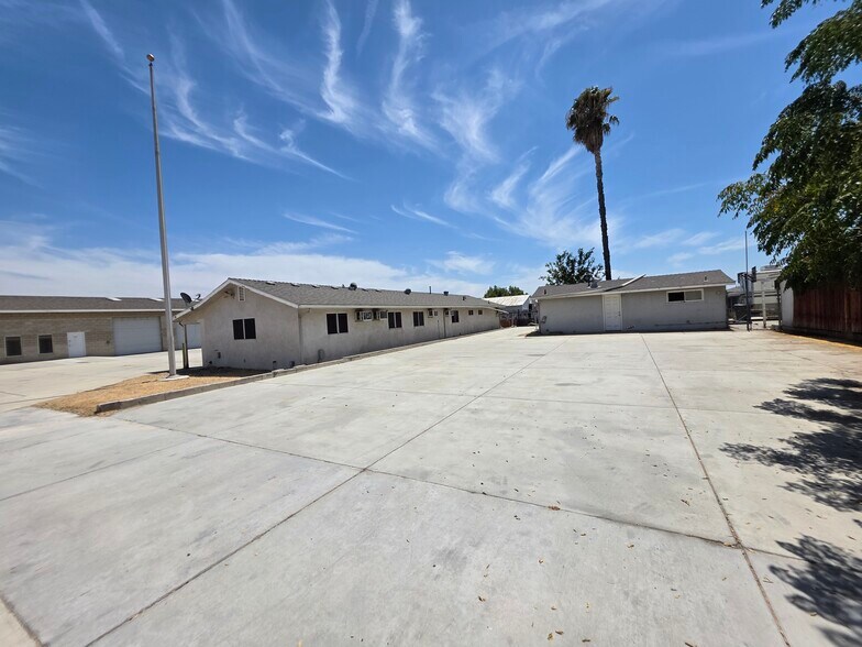 More Photos Of 1561-1571 S Lilac Ave, Bloomington Warehouse For Lease