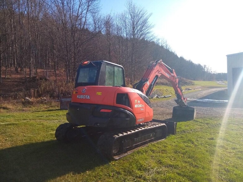 More Photos Of 224 Michael Ln, New Berlin Racetrack For Sale