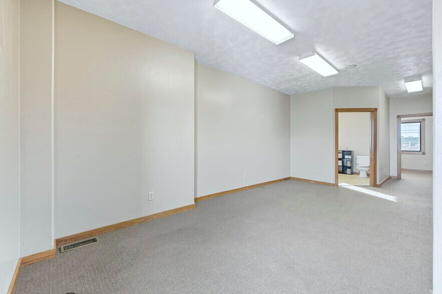 More Photos Of 1804 E Center St, Warsaw Loft Creative Space For Sale