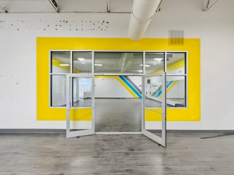 More Photos Of 145 Paragon Ln, El Paso General Retail For Sale